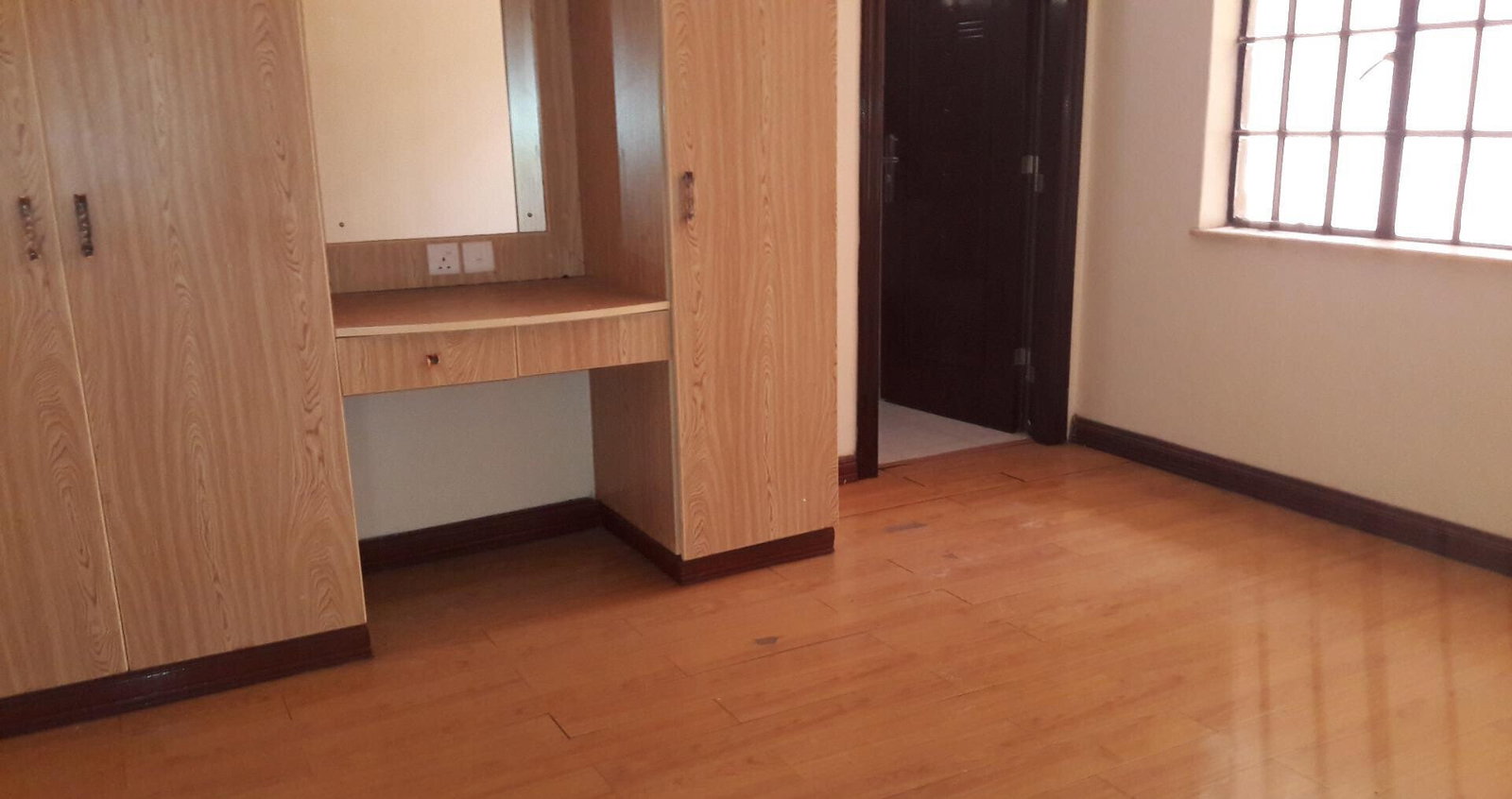 4-Ensuite Townhouse with Wooden Floors & Garden View - Lavington