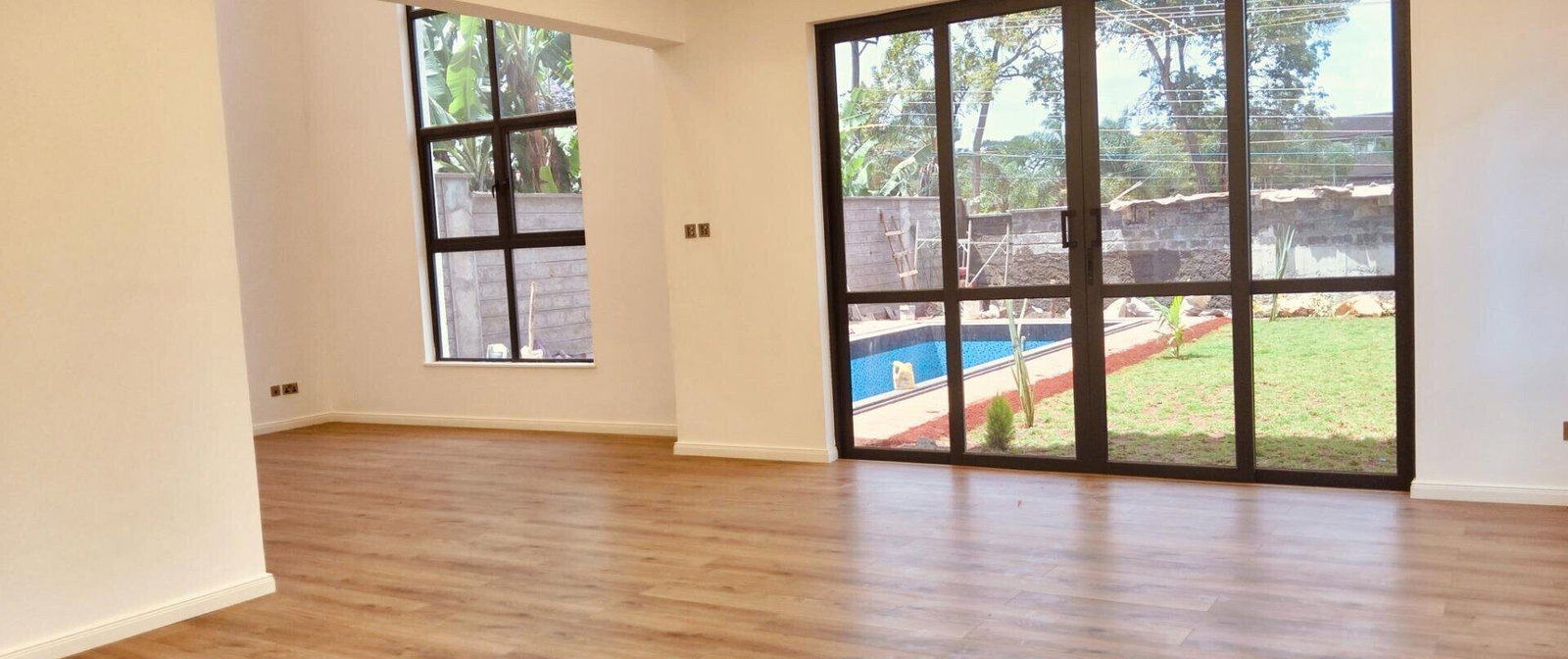 5-Ensuite Townhouse with Private Pool & DSQ - Lavington