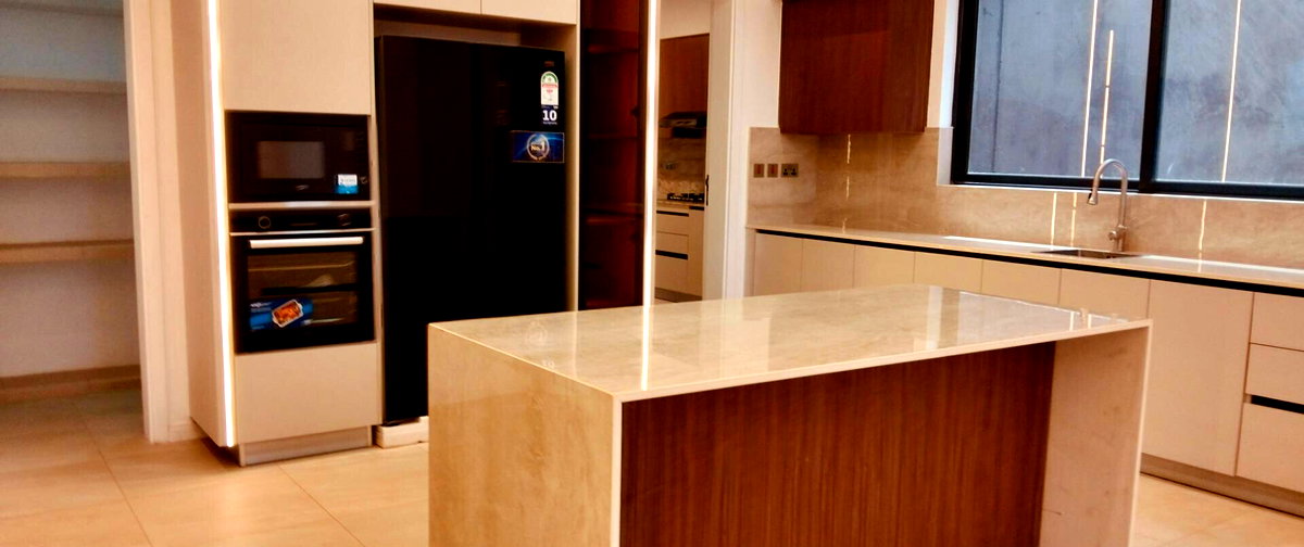 5-Ensuite Townhouse with Private Pool & DSQ - Lavington