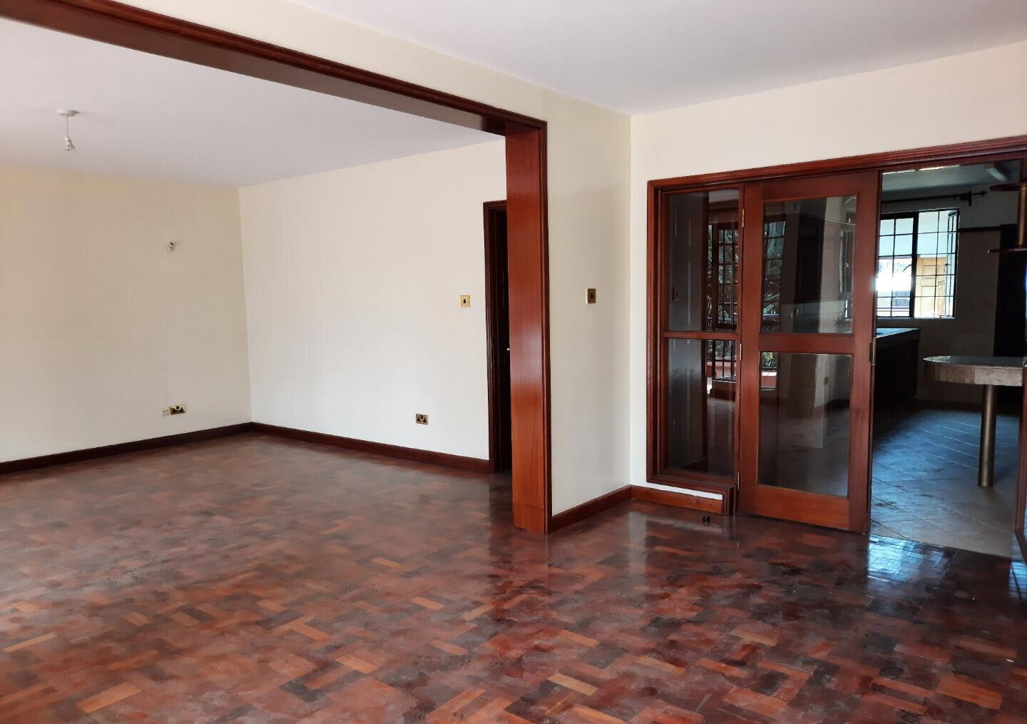 4-Ensuite Townhouse with Borehole & Flowered Garden - Lavington Maziwa
