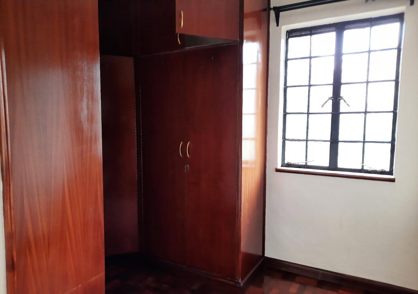 4-Ensuite Townhouse with Borehole & Flowered Garden - Lavington Maziwa