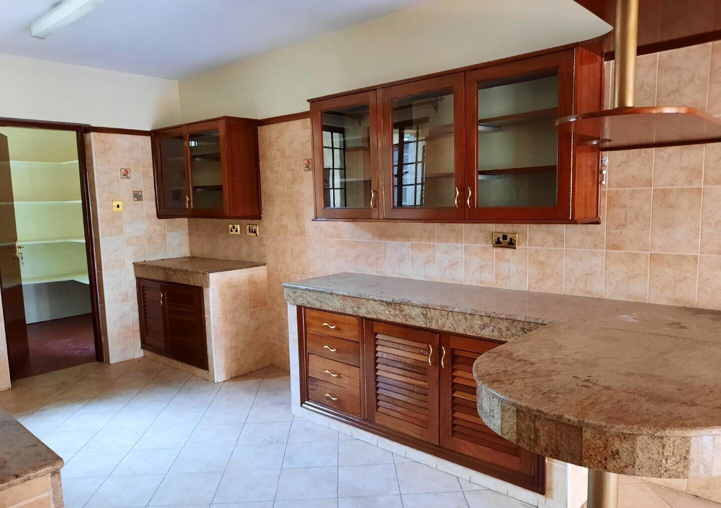 4-Ensuite Townhouse with Borehole & Flowered Garden - Lavington Maziwa