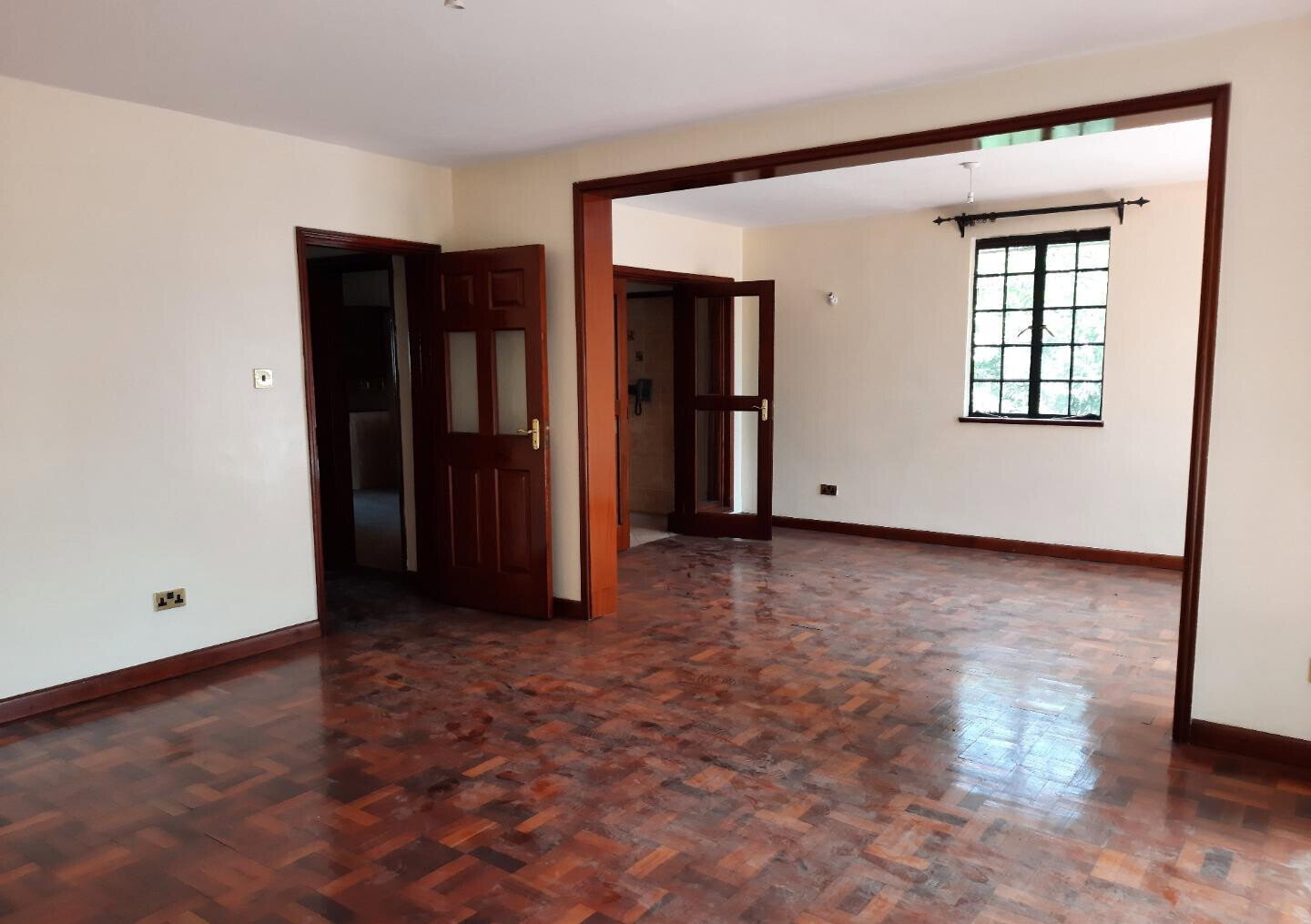 4-Ensuite Townhouse with Borehole & Flowered Garden - Lavington Maziwa