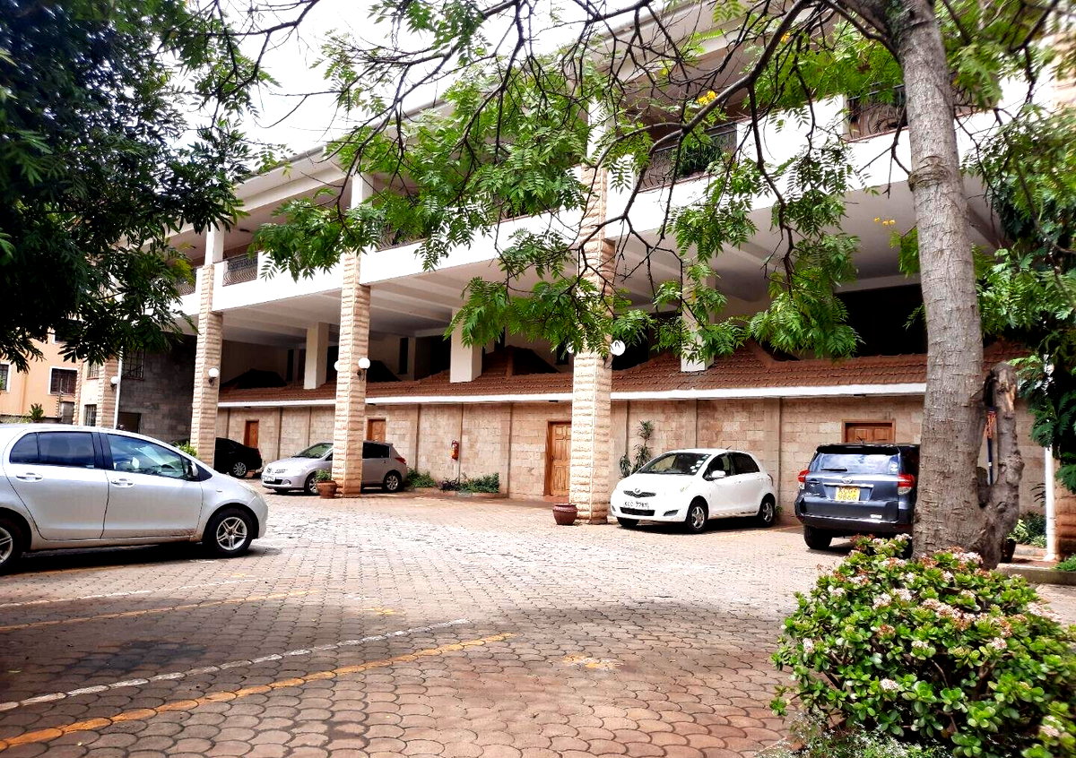 4-Ensuite Townhouse with Borehole & Flowered Garden - Lavington Maziwa