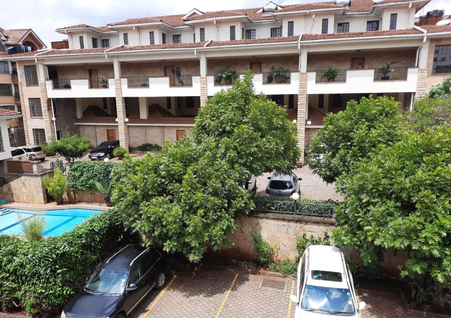 4-Ensuite Townhouse with Borehole & Flowered Garden - Lavington Maziwa