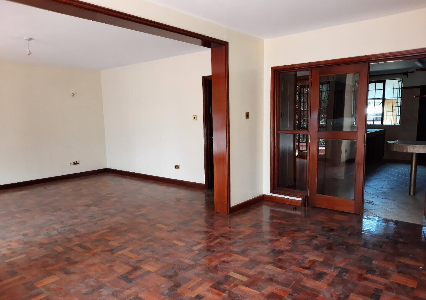 4-Ensuite Townhouse with Borehole & Flowered Garden - Lavington Maziwa