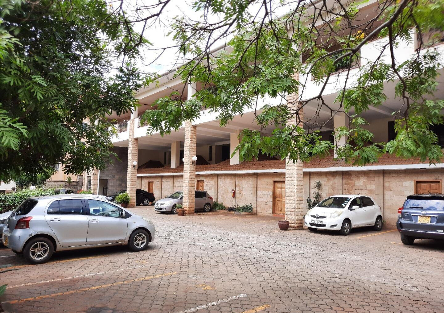 4-Ensuite Townhouse with Borehole & Flowered Garden - Lavington Maziwa