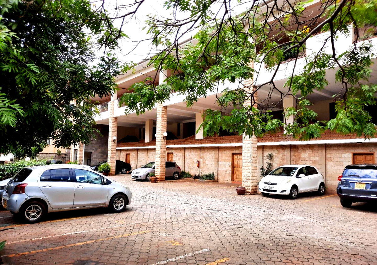 4-Ensuite Townhouse with Borehole & Flowered Garden - Lavington Maziwa