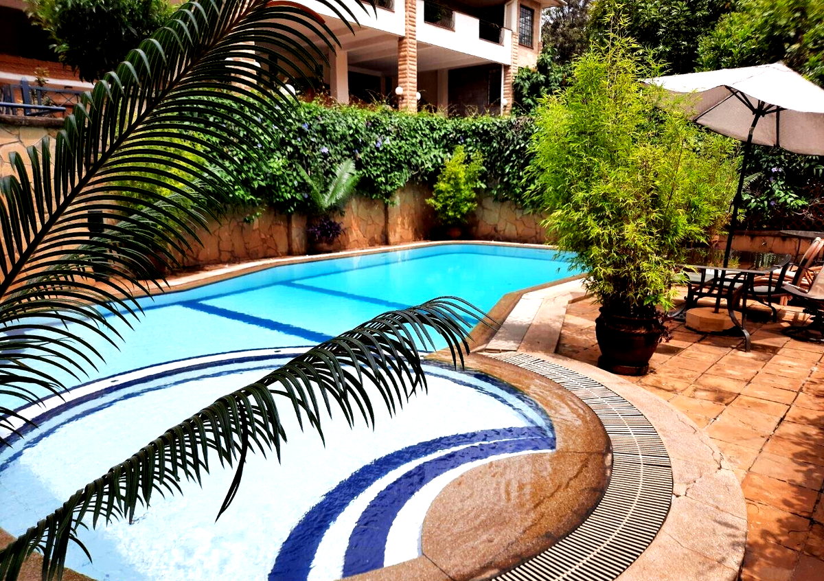 4-Ensuite Townhouse with Borehole & Flowered Garden - Lavington Maziwa