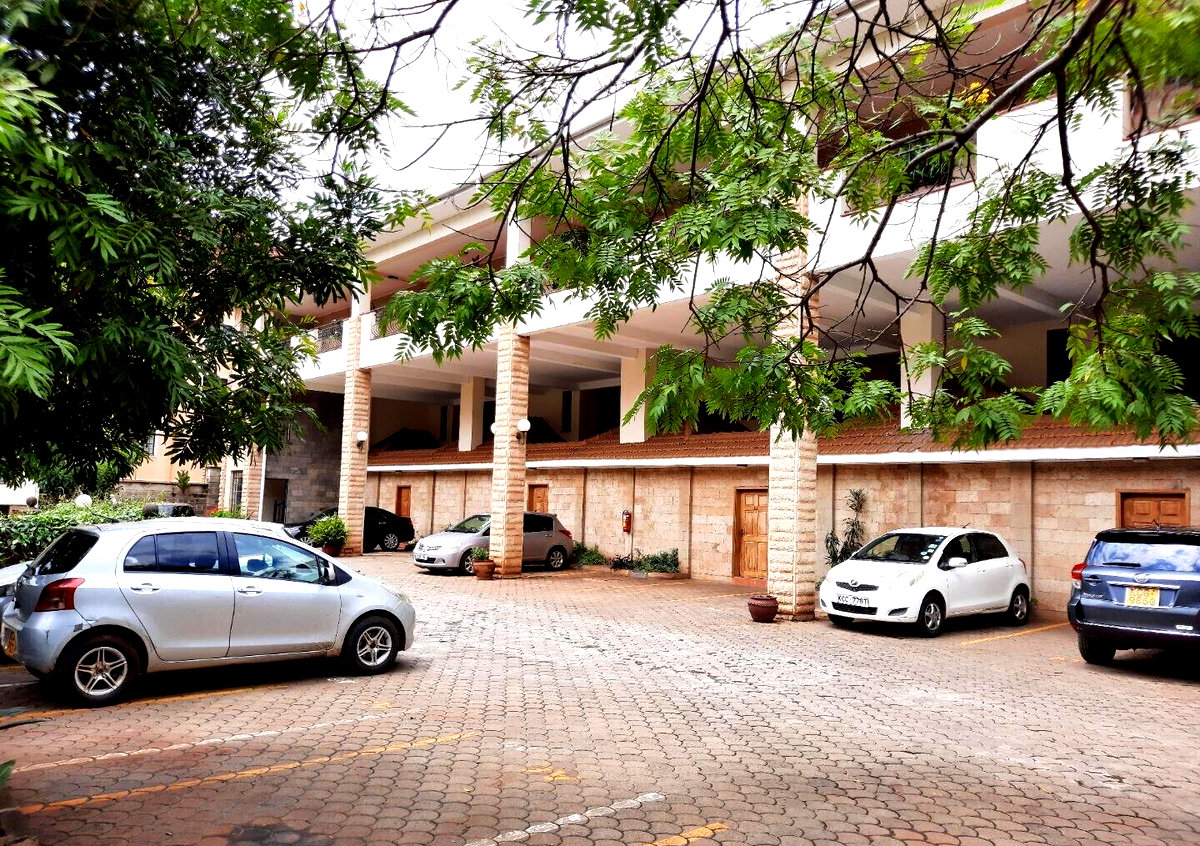 4-Ensuite Townhouse with Borehole & Flowered Garden - Lavington Maziwa