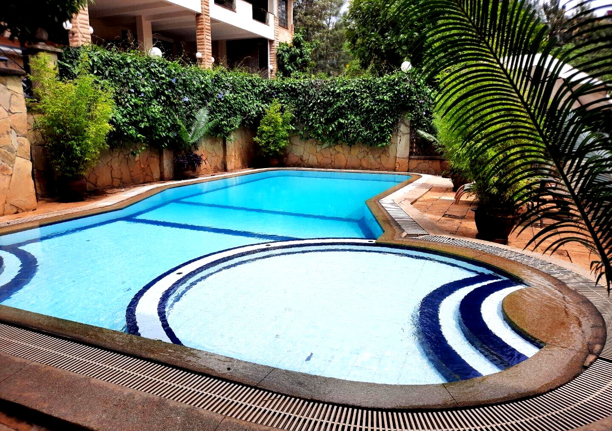 4-Ensuite Townhouse with Borehole & Flowered Garden - Lavington Maziwa