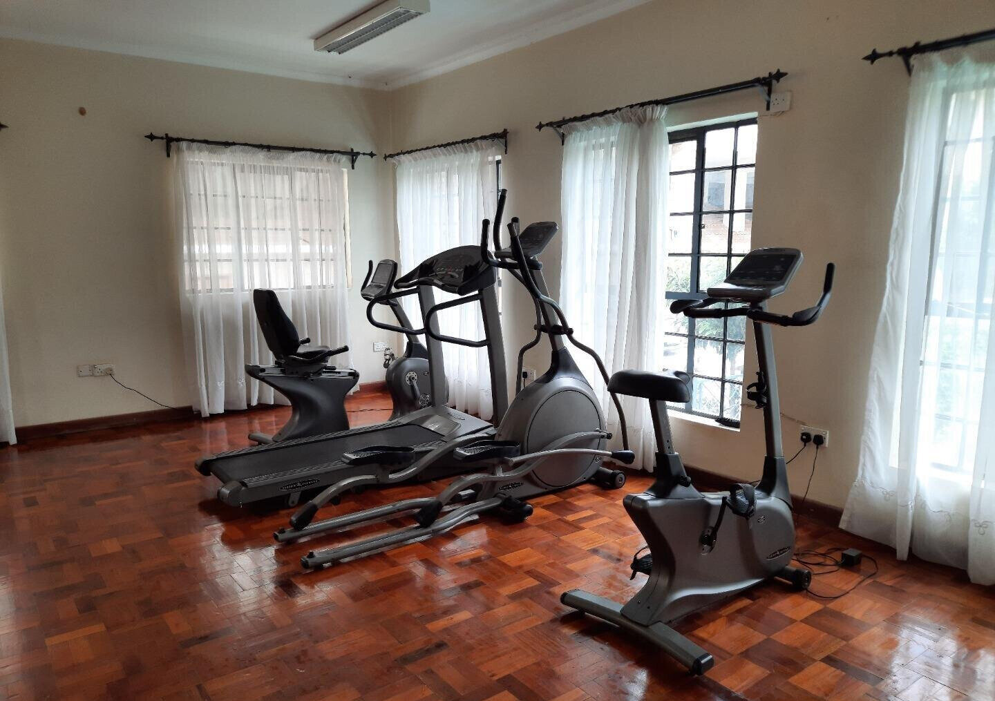4-Ensuite Townhouse with Borehole & Flowered Garden - Lavington Maziwa
