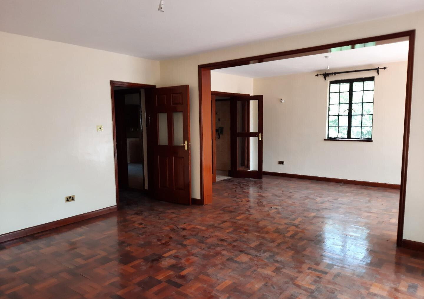 4-Ensuite Townhouse with Borehole & Flowered Garden - Lavington Maziwa