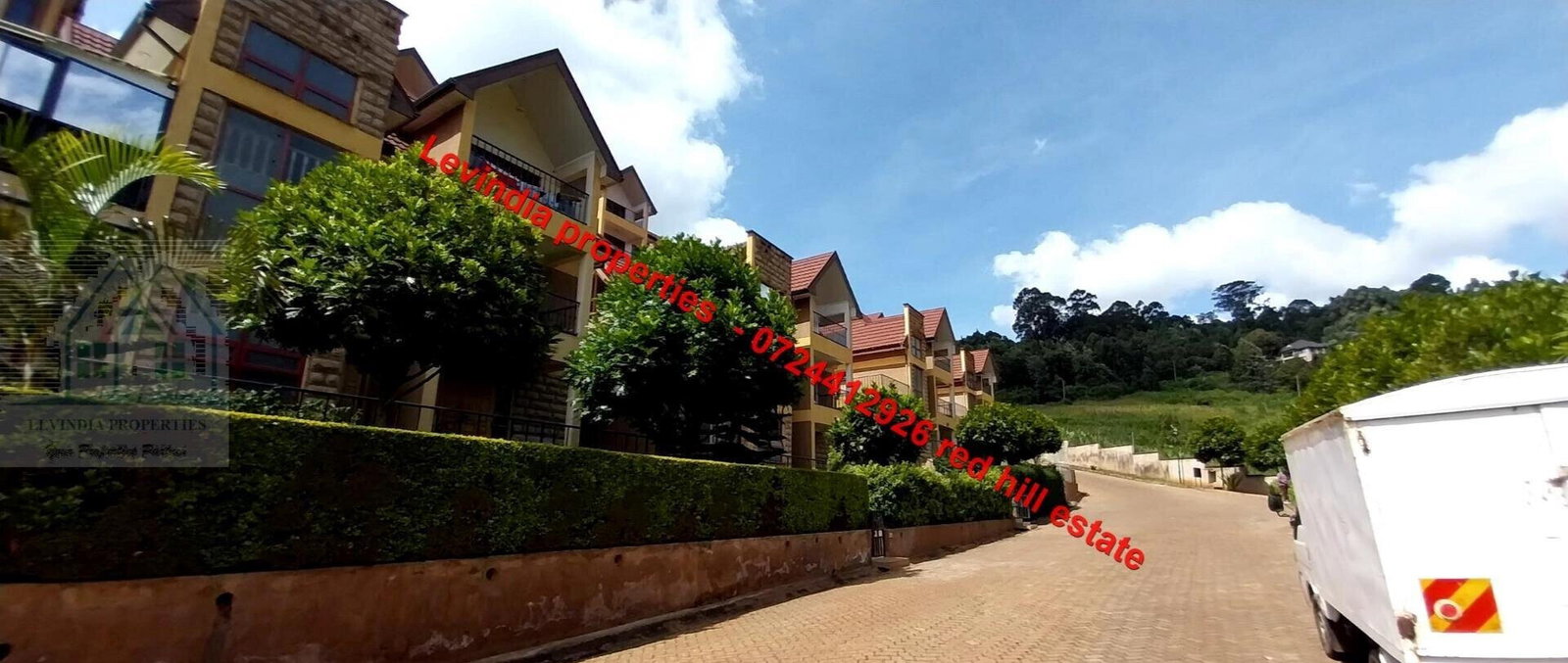 4BR All-Ensuite Corner Townhouse with Panoramic Views - Redhill