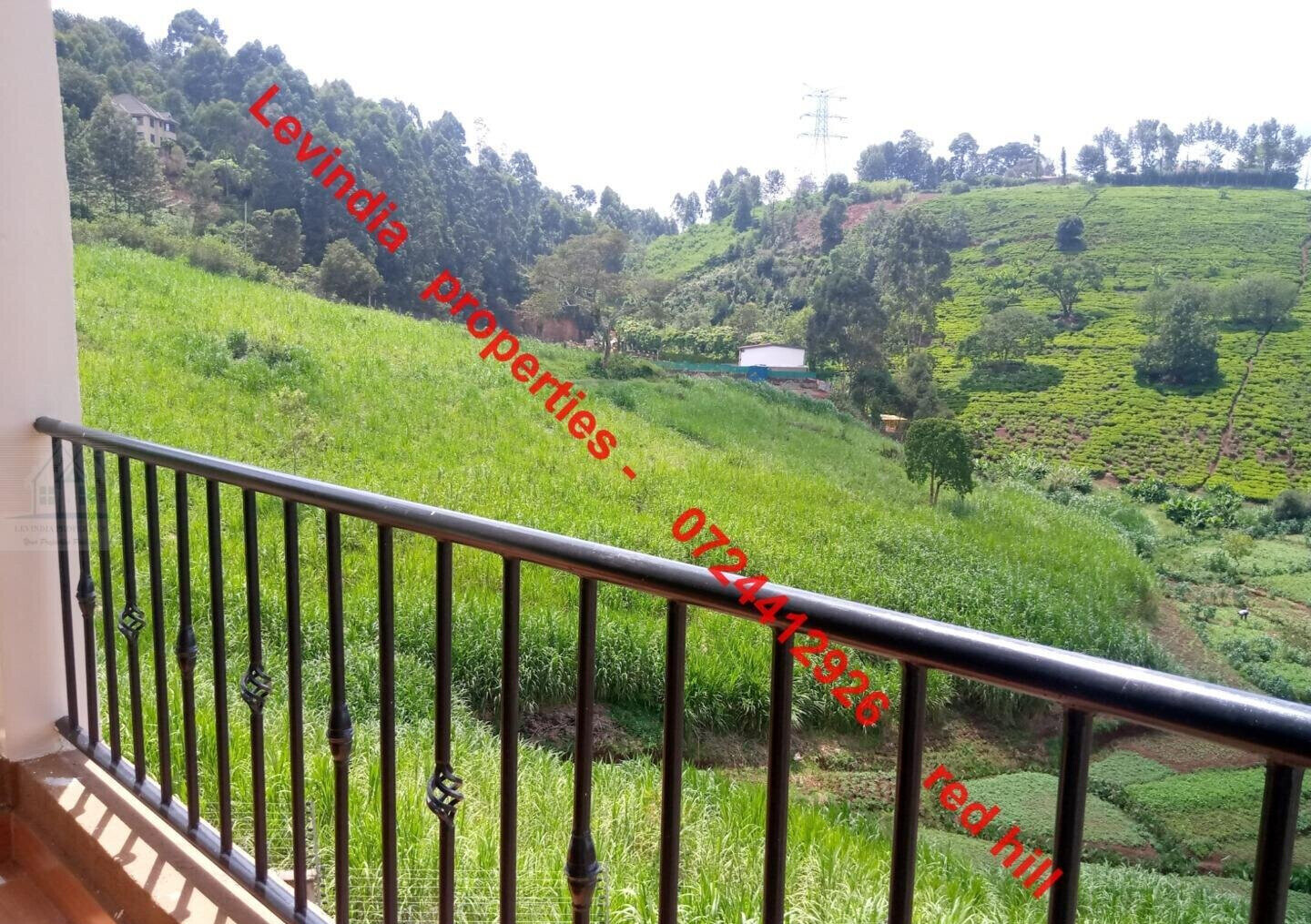 4BR All-Ensuite Corner Townhouse with Panoramic Views - Redhill