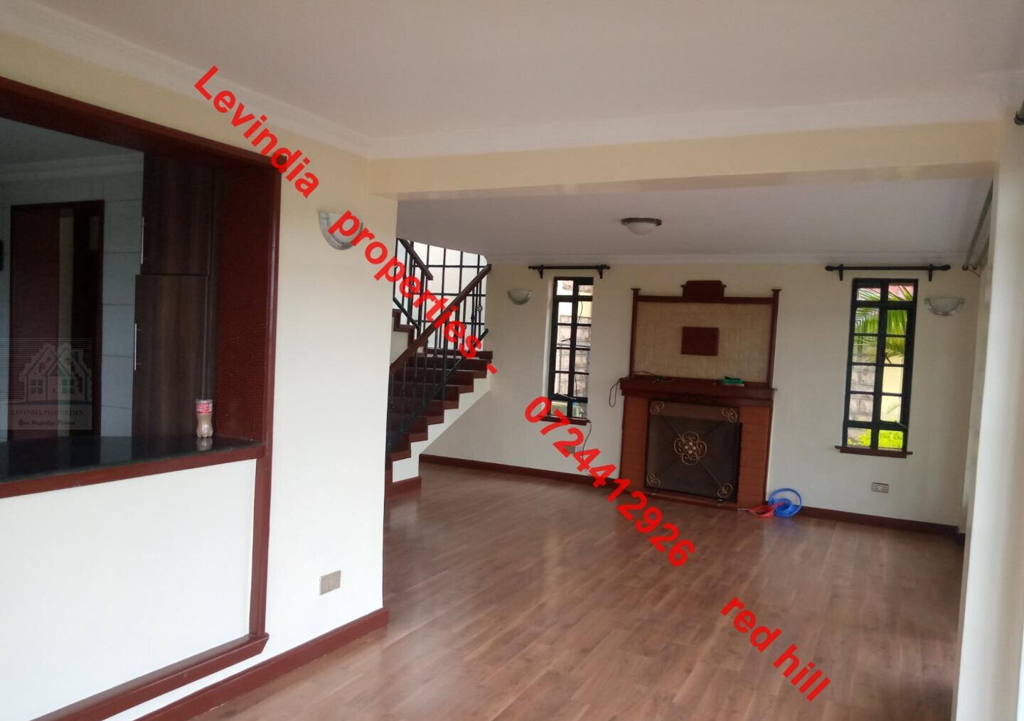 4BR All-Ensuite Corner Townhouse with Panoramic Views - Redhill