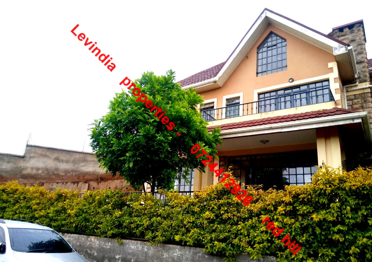 4BR All-Ensuite Corner Townhouse with Panoramic Views - Redhill