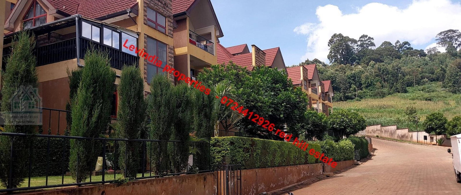 4BR All-Ensuite Corner Townhouse with Panoramic Views - Redhill