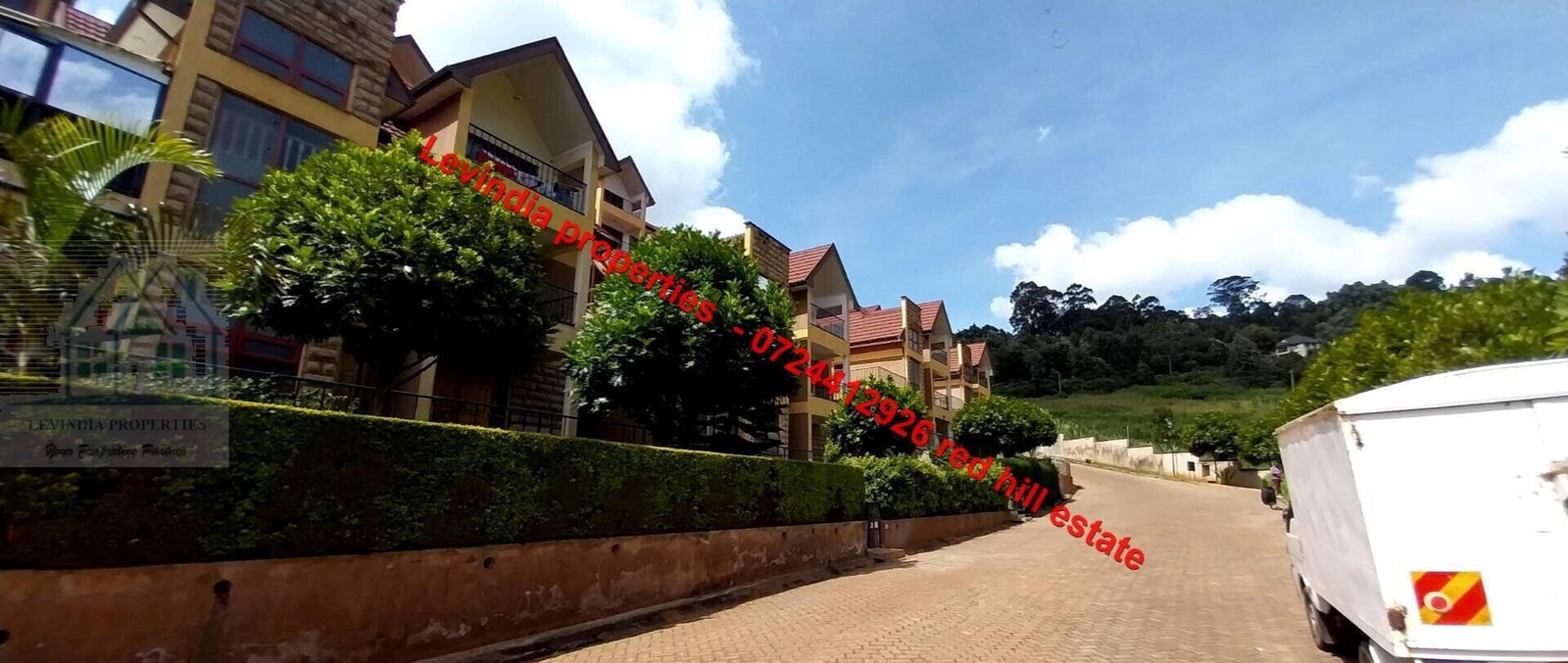 4BR All-Ensuite Corner Townhouse with Panoramic Views - Redhill