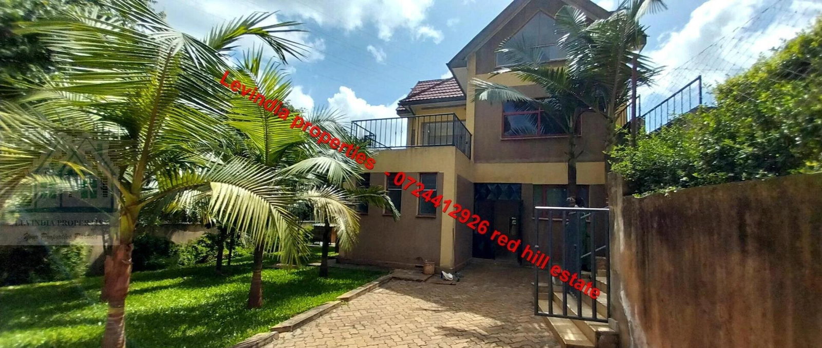 4BR All-Ensuite Corner Townhouse with Panoramic Views - Redhill