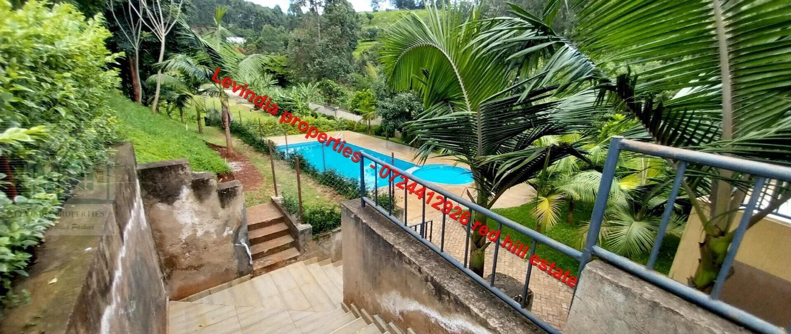 4BR All-Ensuite Corner Townhouse with Panoramic Views - Redhill