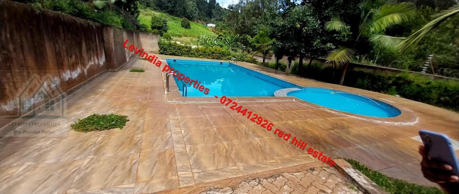 4BR All-Ensuite Corner Townhouse with Panoramic Views - Redhill