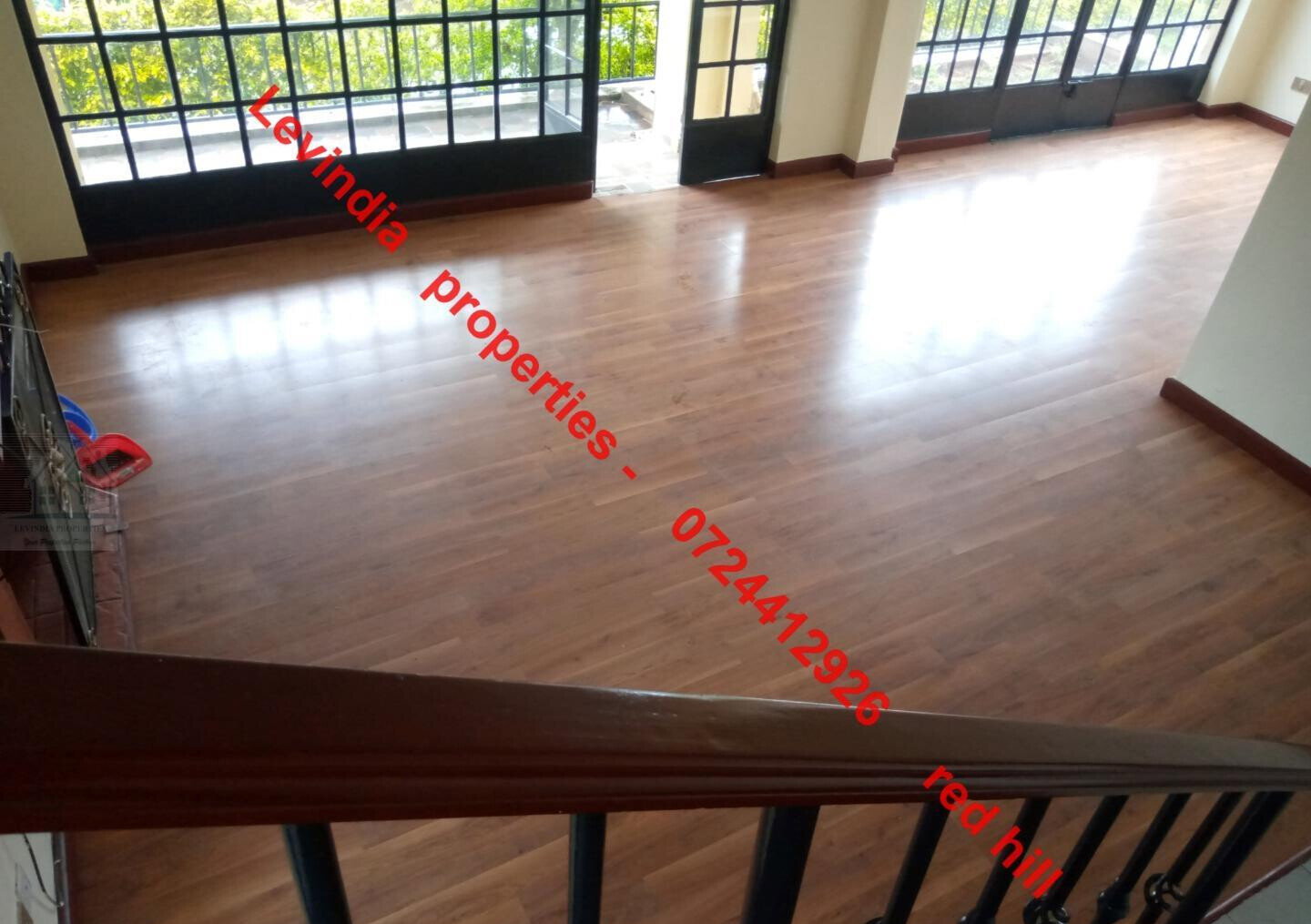 4BR All-Ensuite Corner Townhouse with Panoramic Views - Redhill