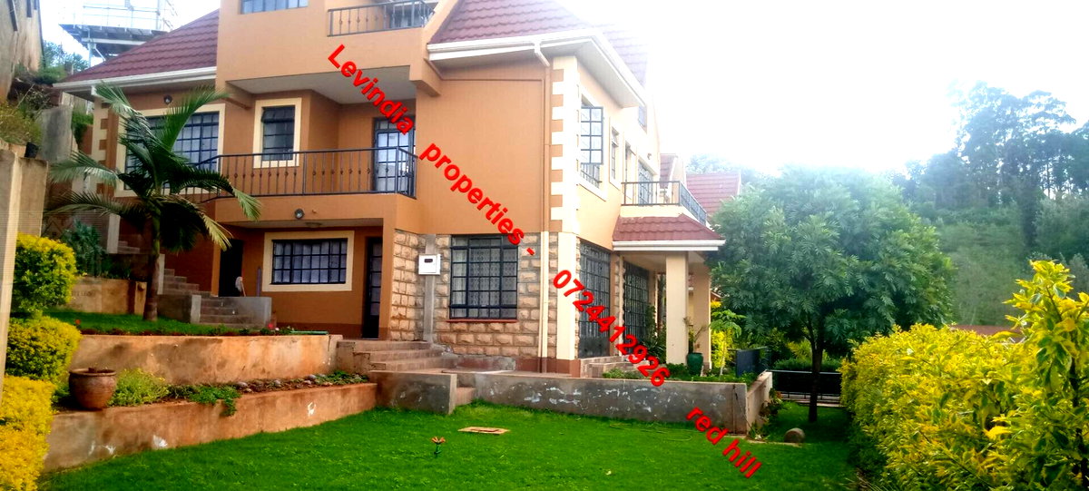 4BR All-Ensuite Corner Townhouse with Panoramic Views - Redhill