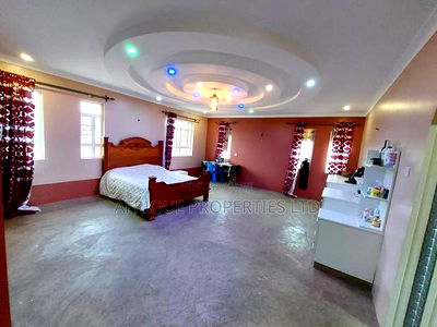 5bdrm Mansion in Sigona for sale - Image 10