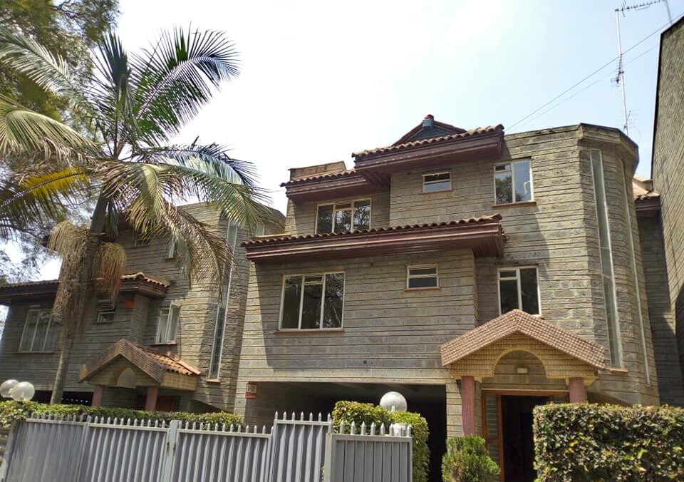 Spacious 4-Bed Townhouse with Detached SQ & Modern Kitchen - Lavington