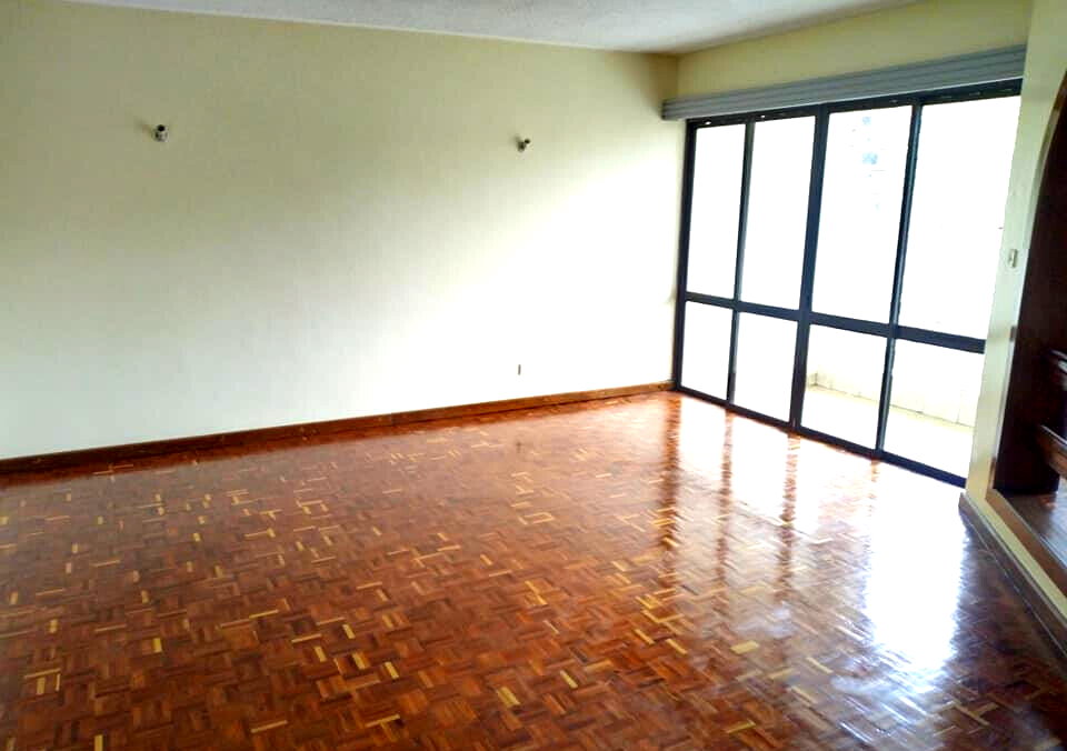 Spacious 4-Bed Townhouse with Detached SQ & Modern Kitchen - Lavington