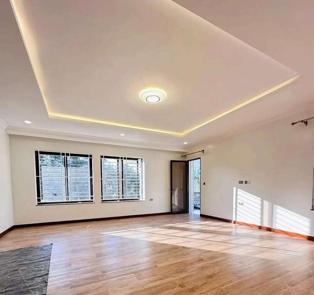 Newly Built 4BR Townhouse with DSQ & Jacuzzi – Karen