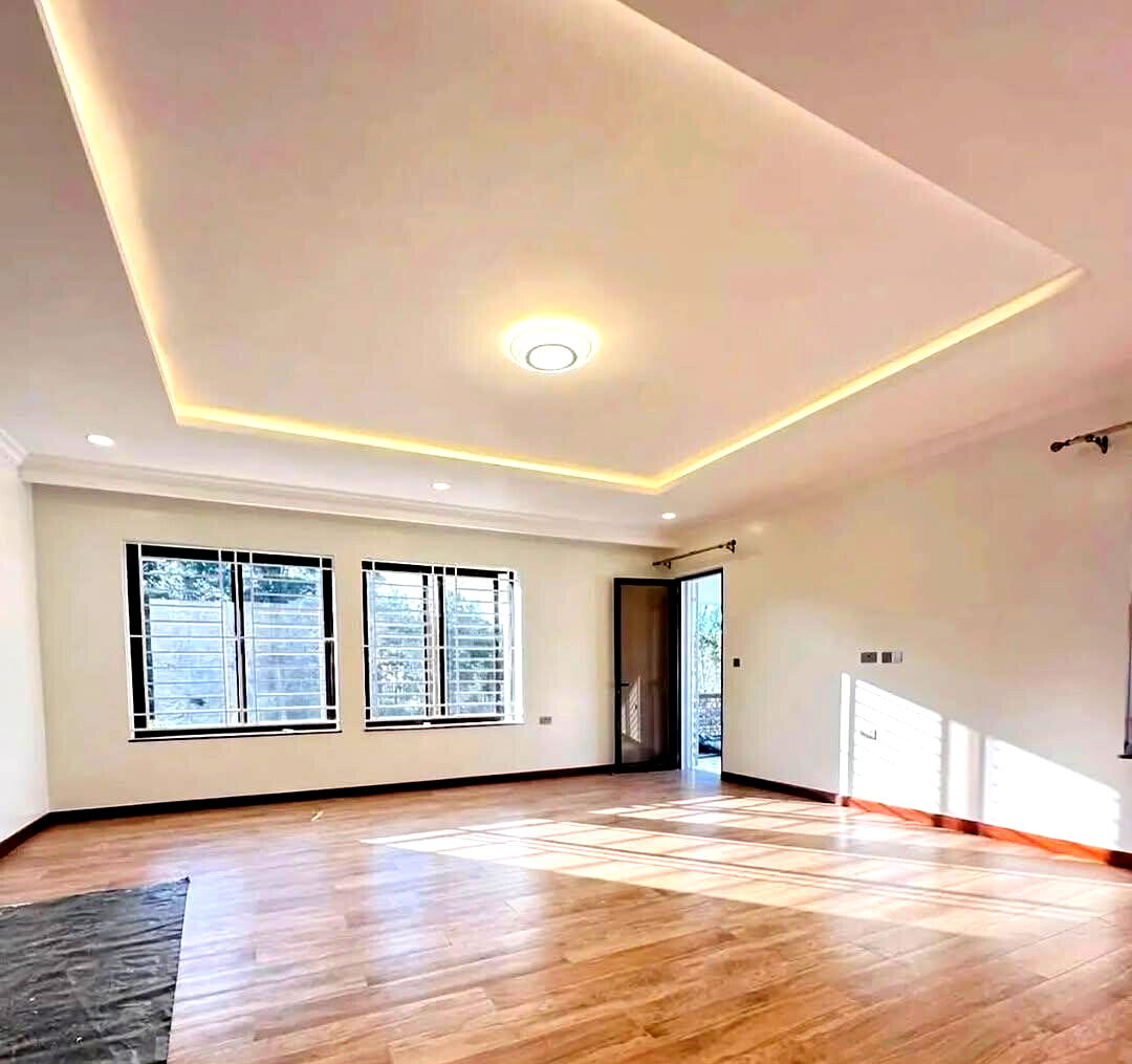 Newly Built 4BR Townhouse with DSQ & Jacuzzi – Karen