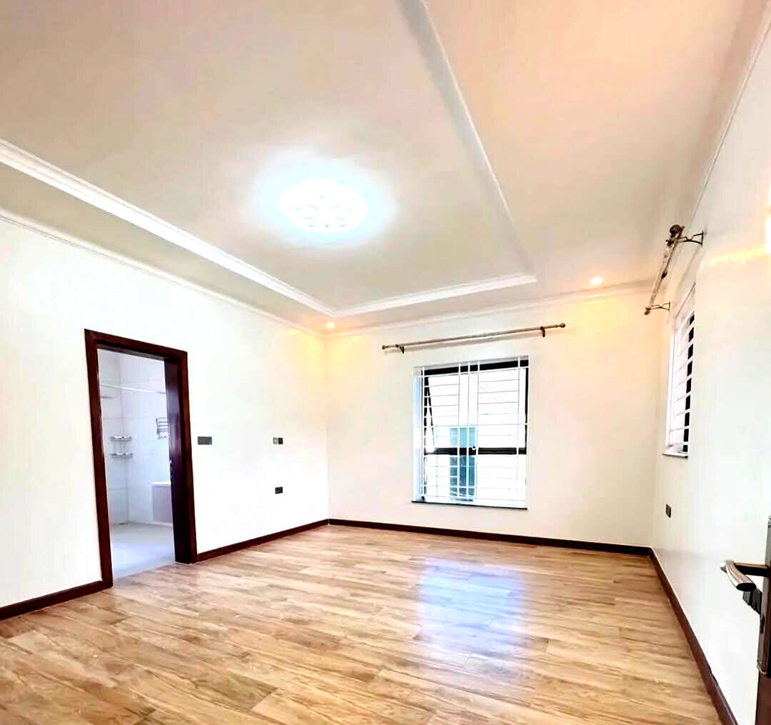 Newly Built 4BR Townhouse with DSQ & Jacuzzi – Karen