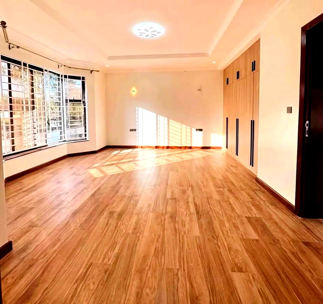 Newly Built 4BR Townhouse with DSQ & Jacuzzi – Karen