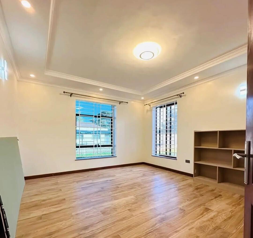 Newly Built 4BR Townhouse with DSQ & Jacuzzi – Karen