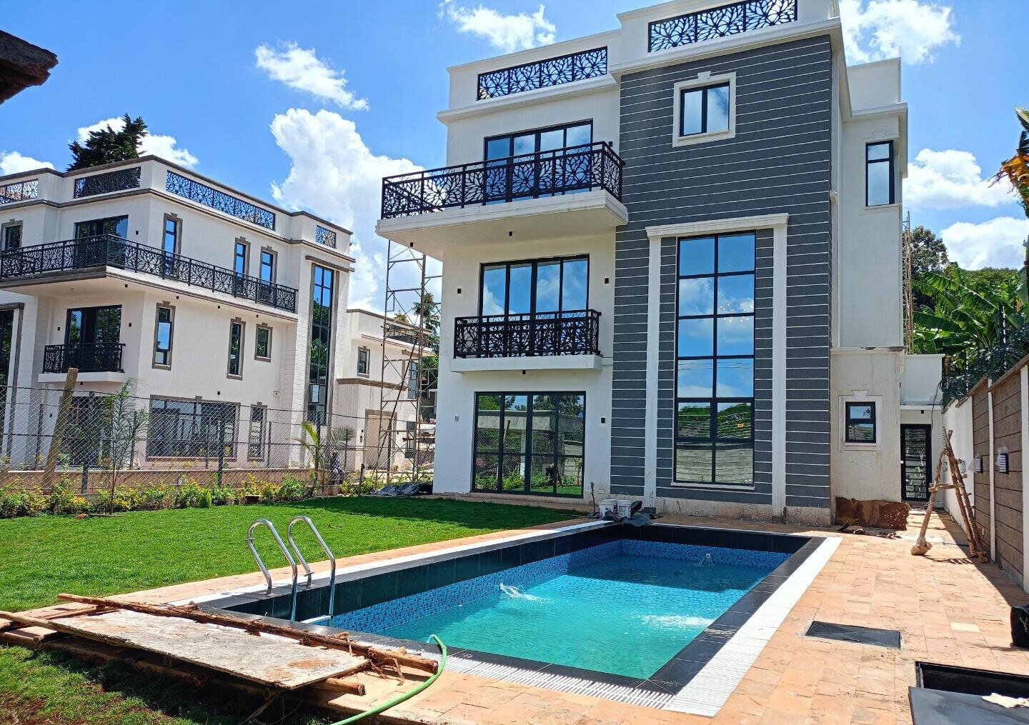 5-Ensuite Townhouse with Study, Pool & DSQ - Lavington