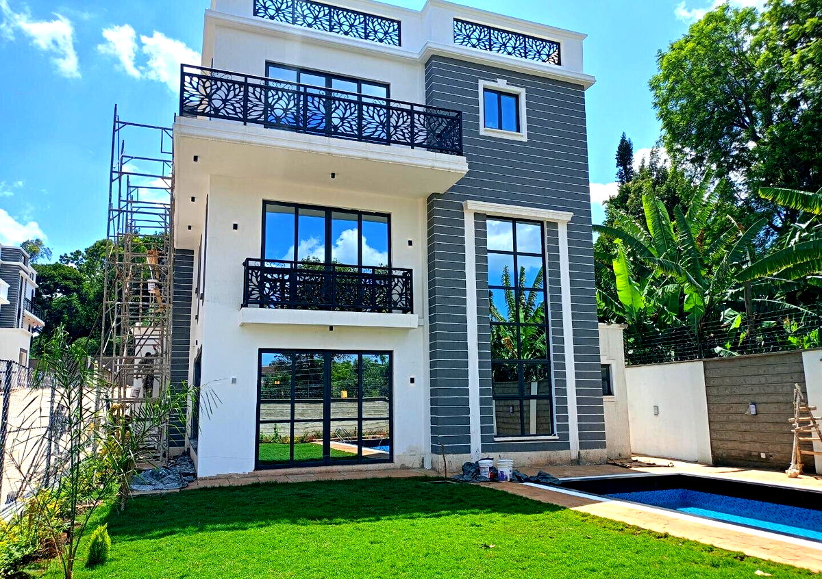 5-Ensuite Townhouse with Study, Pool & DSQ - Lavington