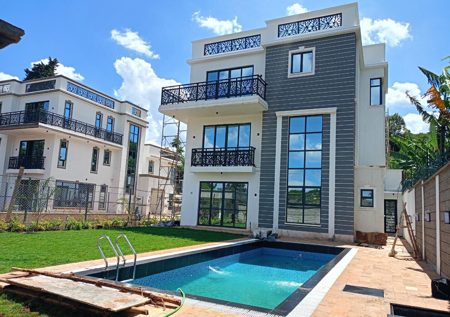 5-Ensuite Townhouse with Study, Pool & DSQ - Lavington
