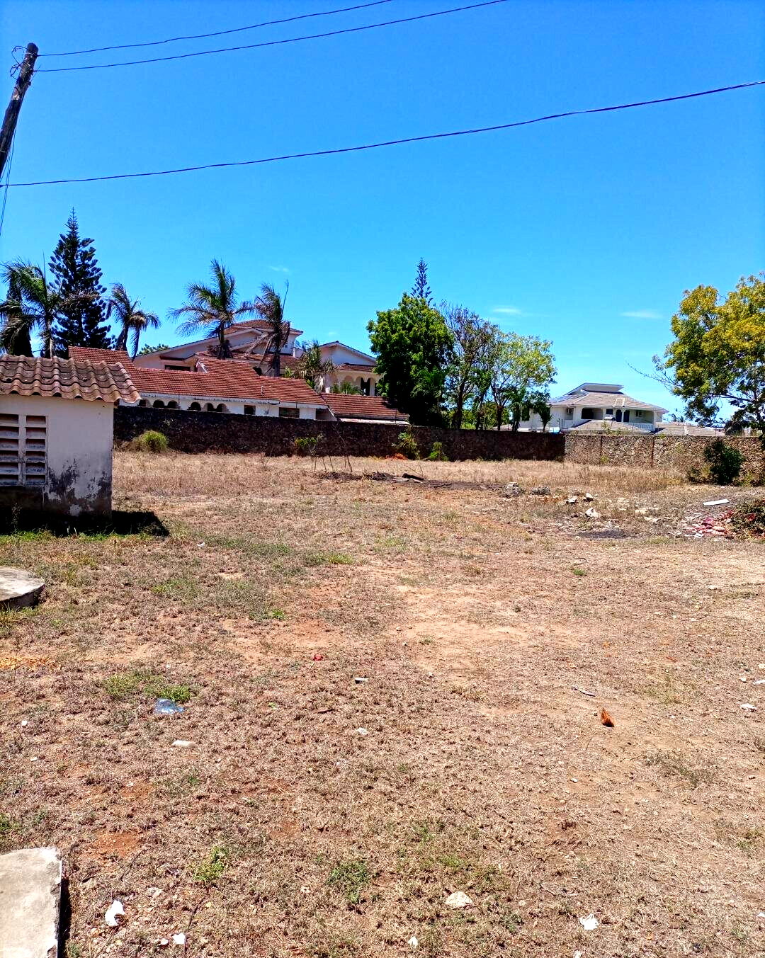 1/2 Acre Plot with 2BR Bungalow - KSh 25M