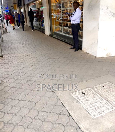 Uptown Conspicuous Big Shop - Image 8