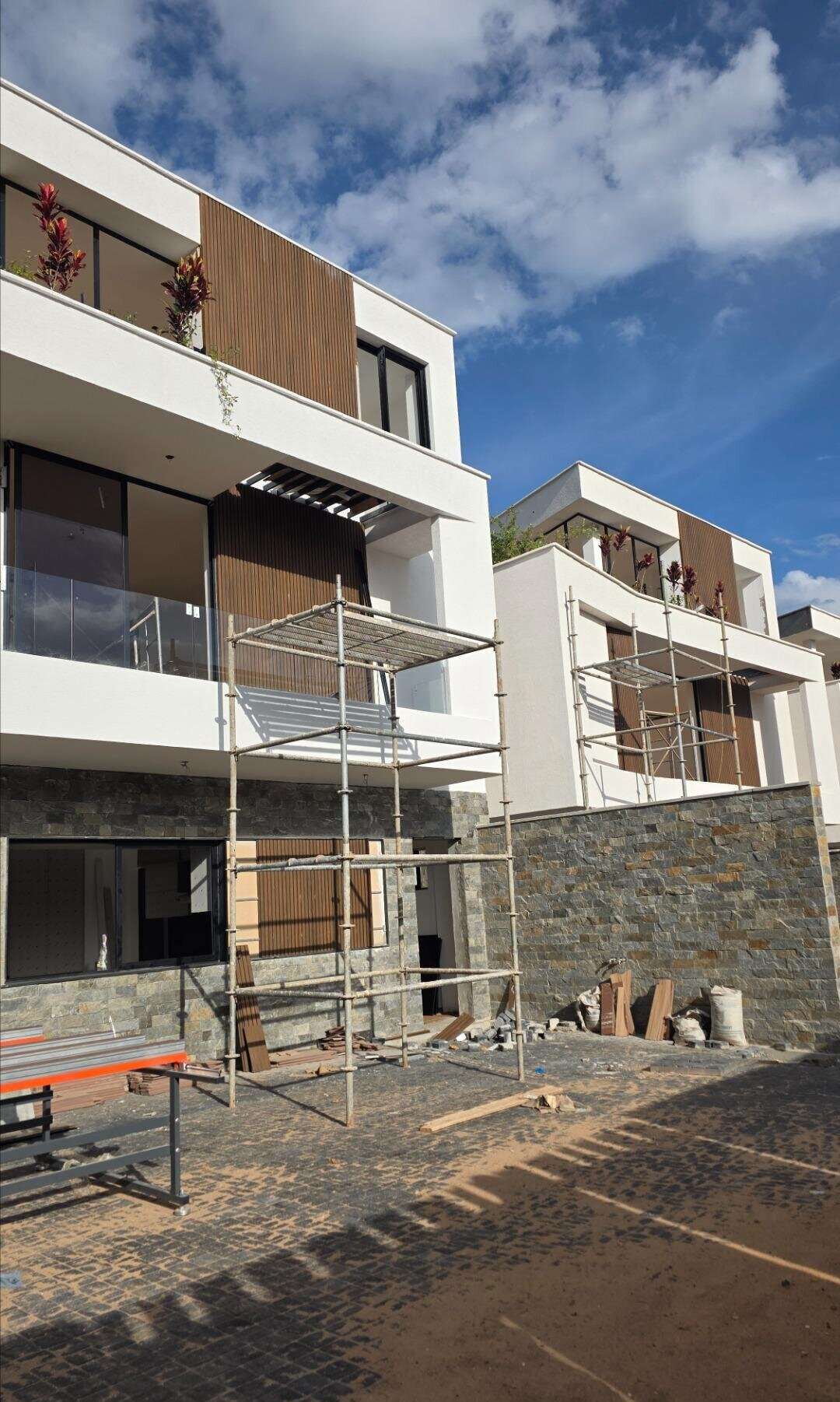 4BR Villa with Private Lift & Rooftop Terrace - Runda