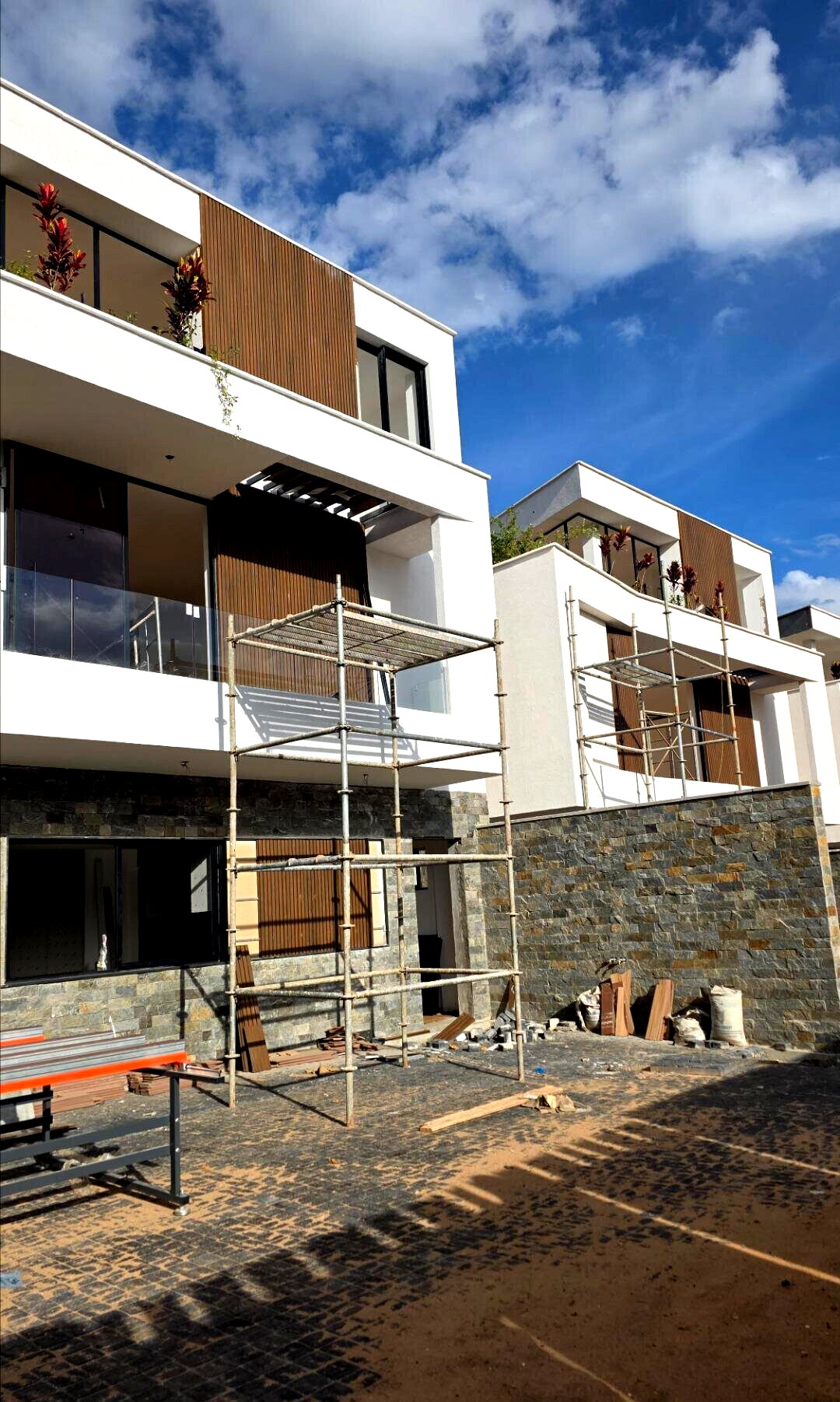 4BR Villa with Private Lift & Rooftop Terrace - Runda