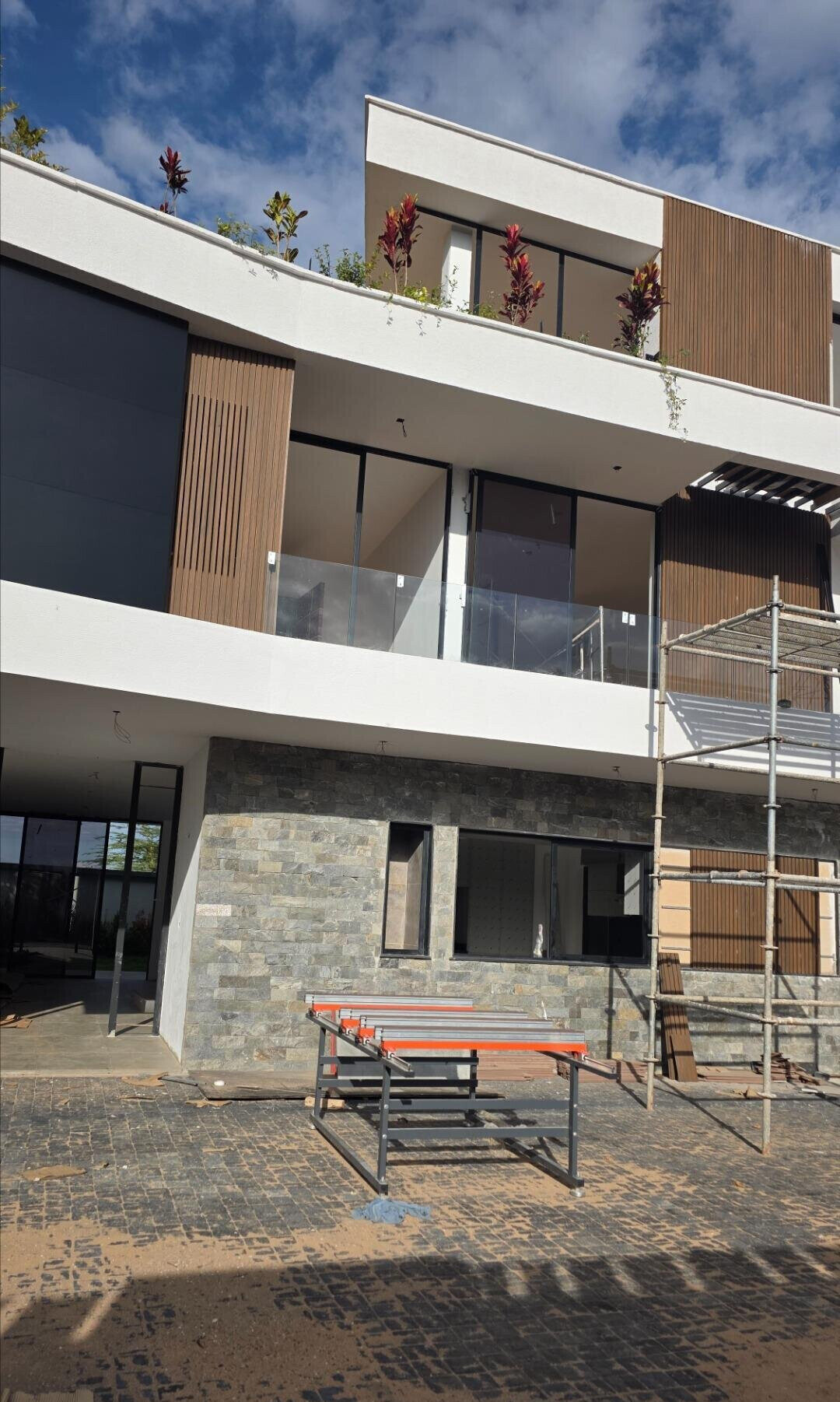 4BR Villa with Private Lift & Rooftop Terrace - Runda