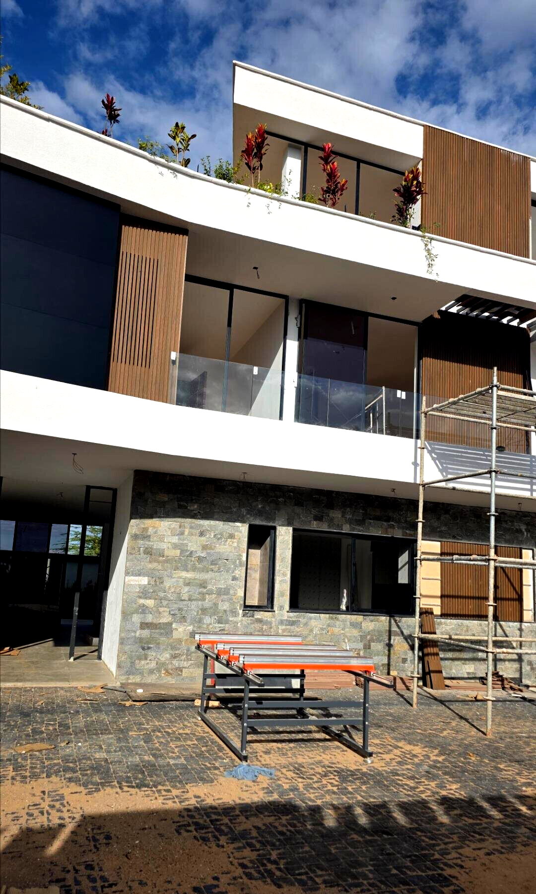 4BR Villa with Private Lift & Rooftop Terrace - Runda