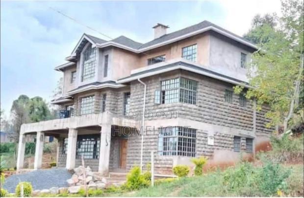7bdrm Mansion in Kerarapon for sale