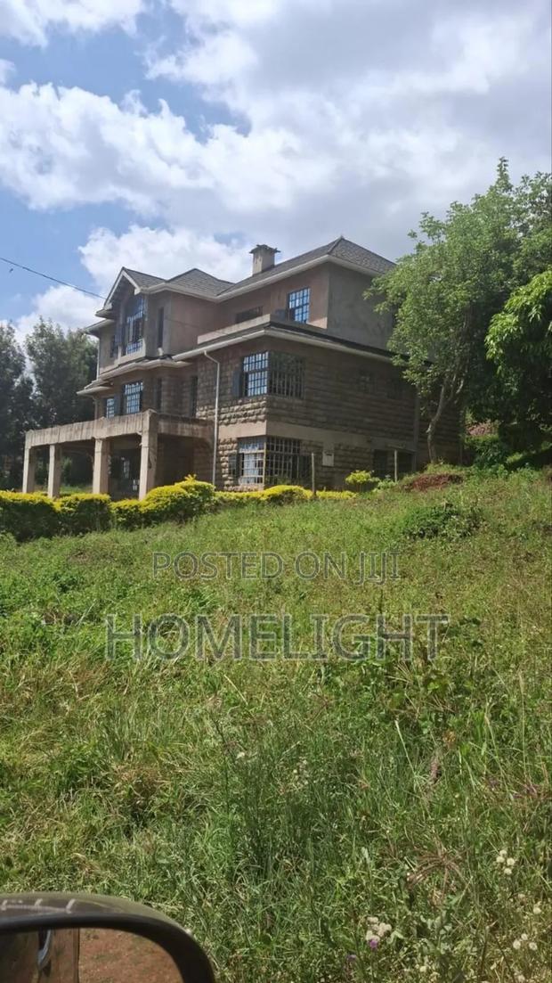 7bdrm Mansion in Kerarapon for sale