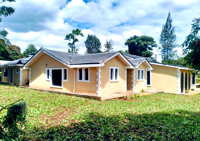 5BR Bungalow with Garden & Parking