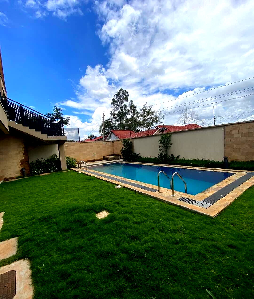 4BR Villa with Lift, Home Theater & Wine Cellar - Lavington
