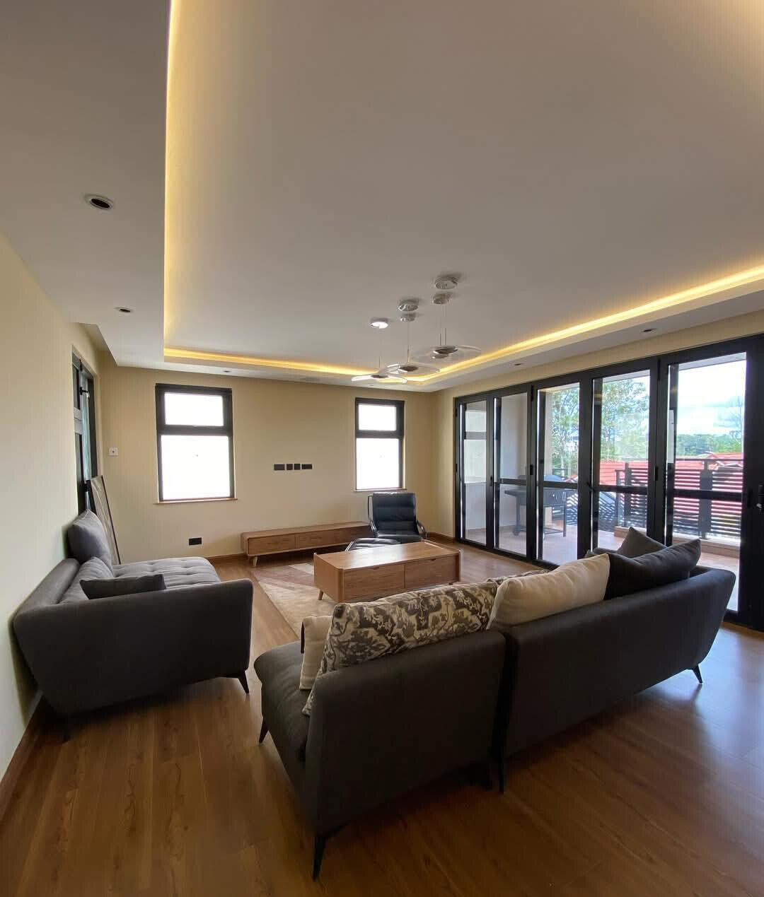 4BR Villa with Lift, Home Theater & Wine Cellar - Lavington